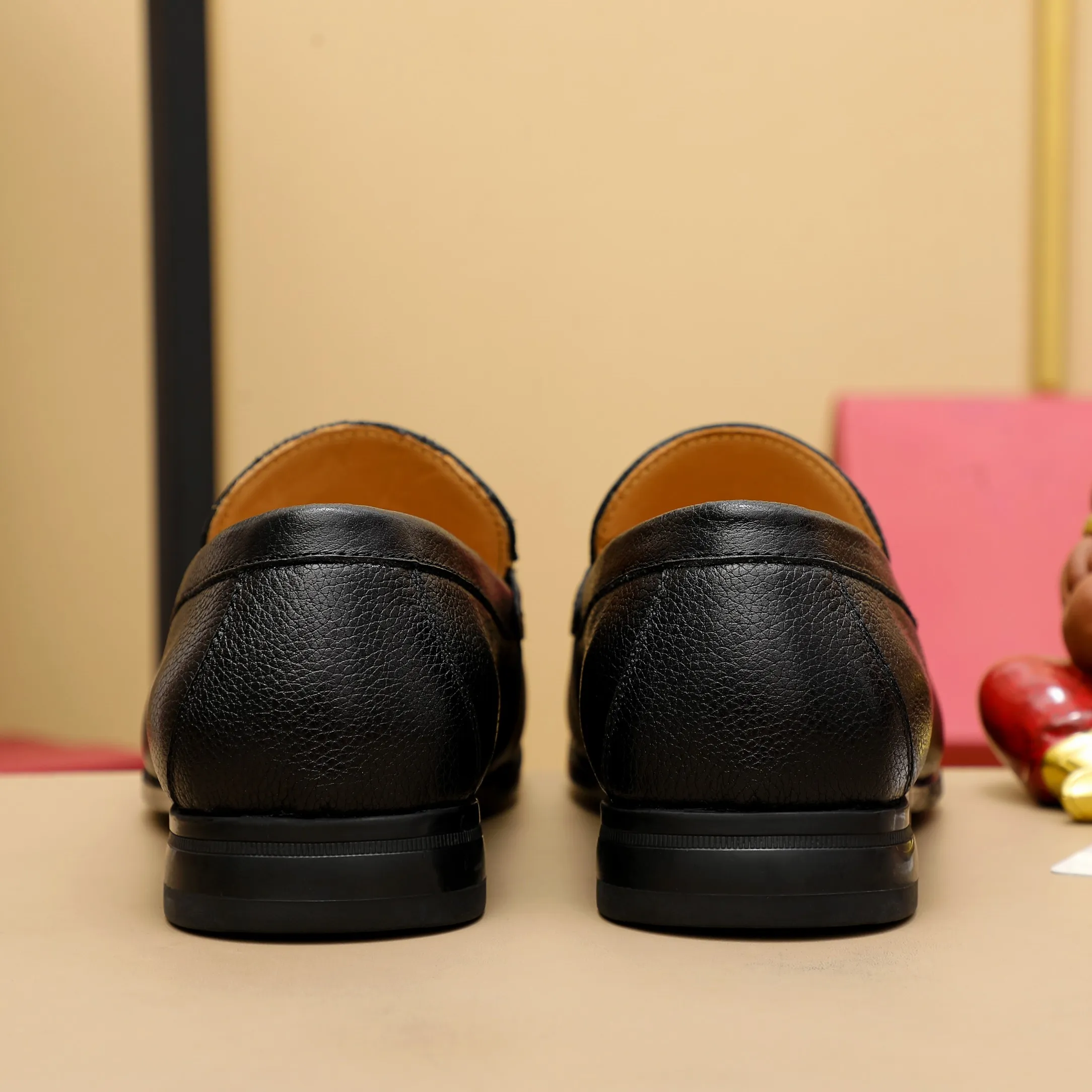 Men's clothing and shoes 💰460 🔥Ferragamo's new men's casual slip-on shoes🇨🇳Official website original 1:1 mold opening, original quality💯Fine workmanship, high-end luxury☘The upper is made of imported Italian first-layer cowhide🌴Luxury🐂leather lining🍓Rubber wear-resistant and non-slip outsole, breathable and comfortable to wear🍍The first choice for high-end men, black, size 38-45